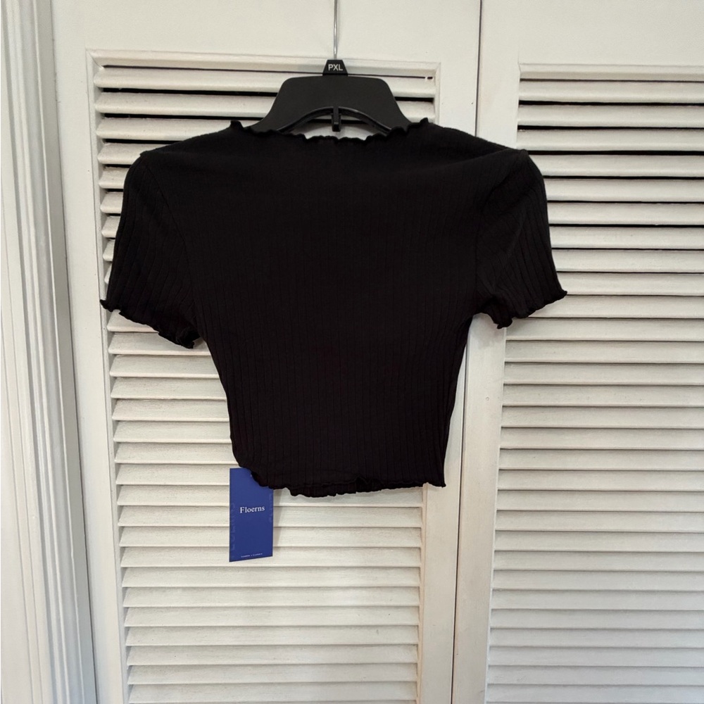 Floreat Black Ribbed Crop Top